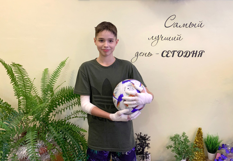 Панков Дима_с мячом.jpeg Панков Дима_с мячом.jpeg